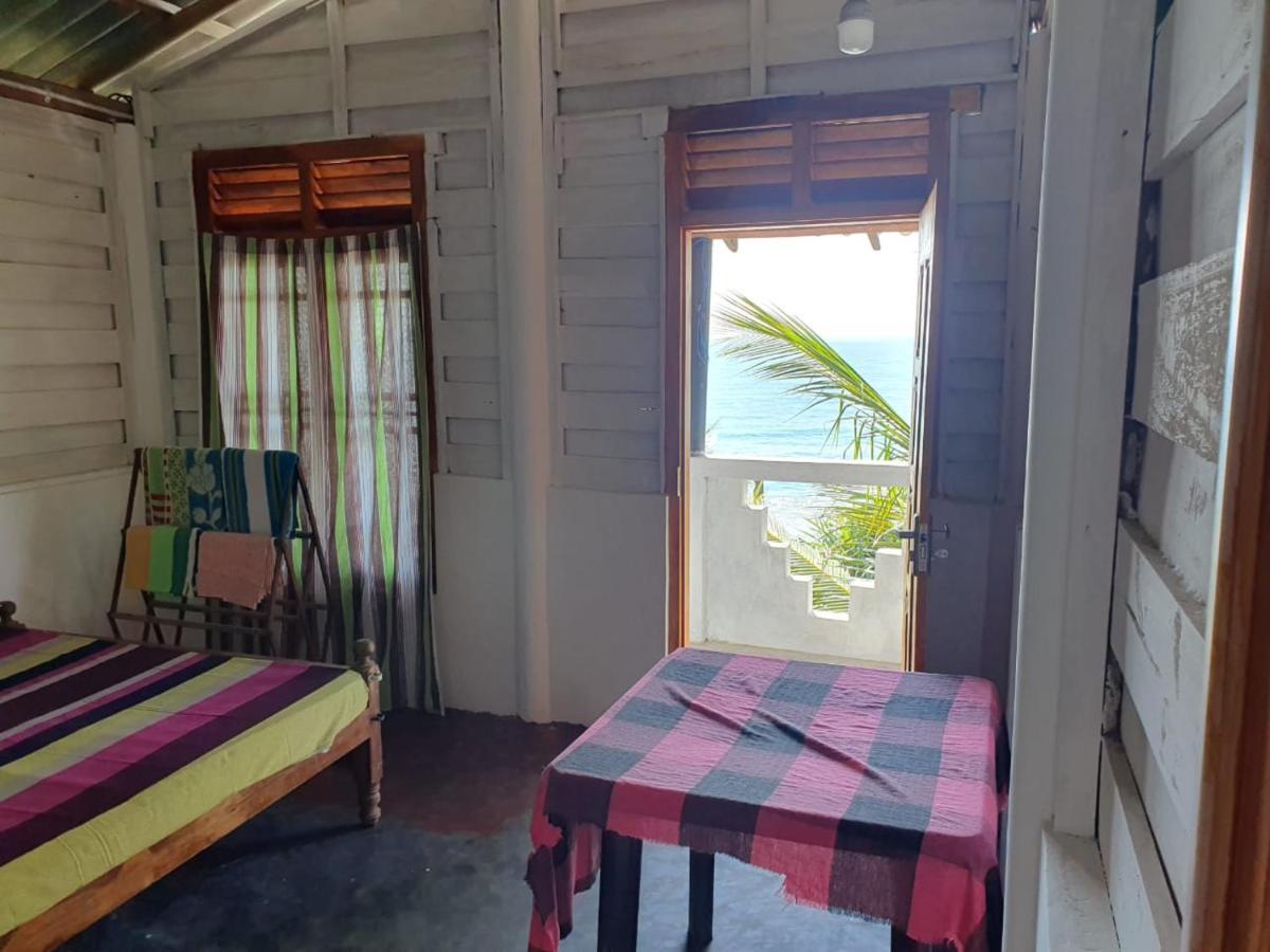 Chandi Gaya Beach Guesthouse Tangalle Ngoại thất bức ảnh