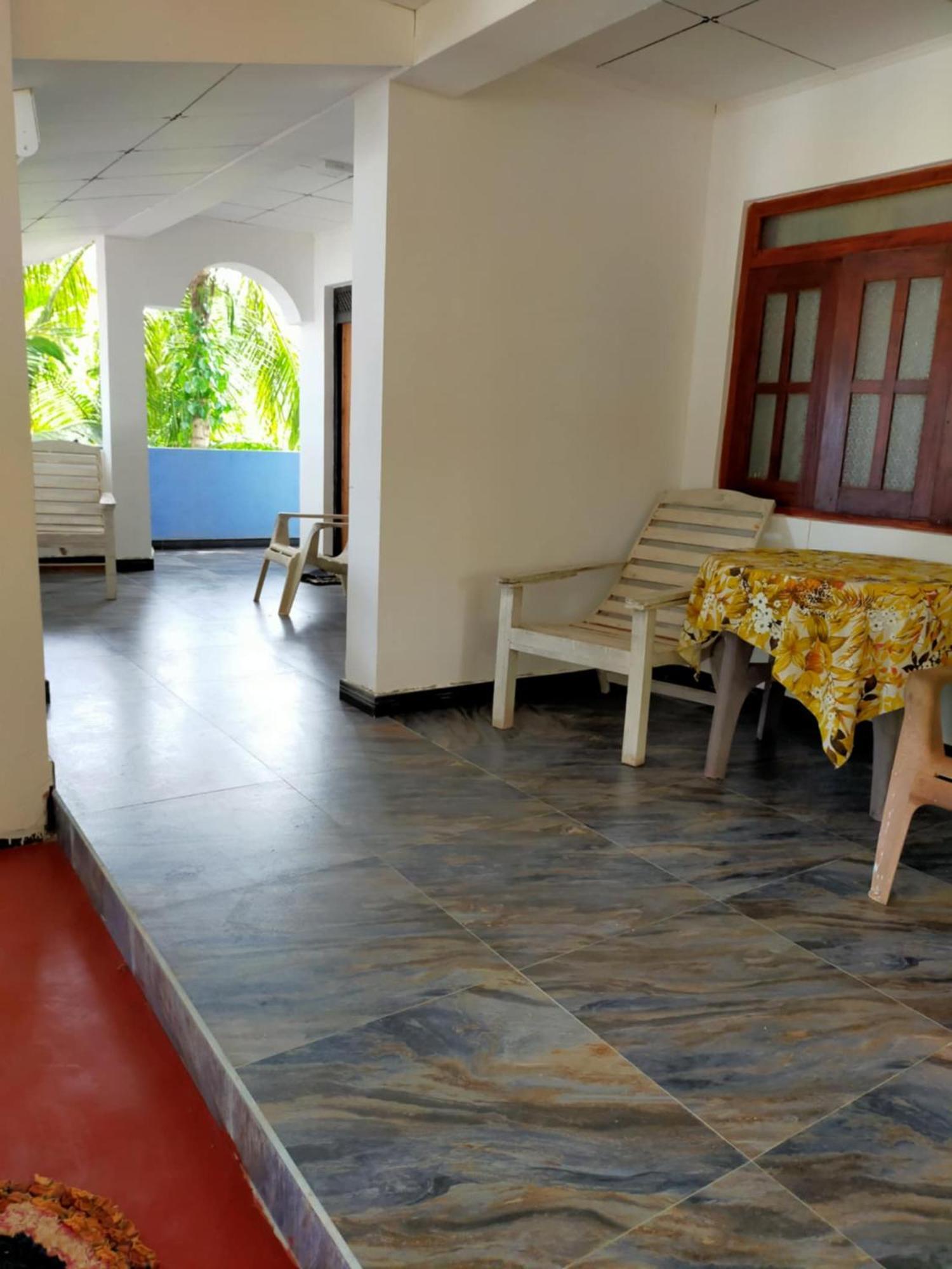 Chandi Gaya Beach Guesthouse Tangalle Ngoại thất bức ảnh